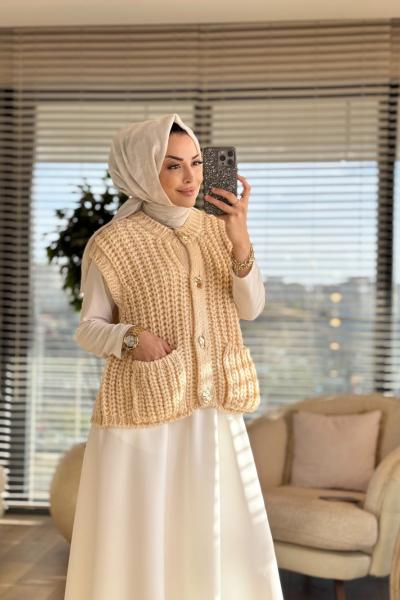 1005391 Metal Düğmeli Triko Yelek Ekru