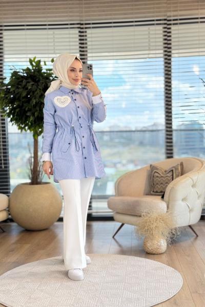 25016 Çizgili Bel Büzgü Büyük Kalp Broşlu Gömlek Mavi