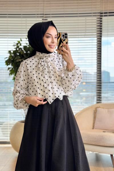 3403 Yakası Bağlama Detay Puantiyeli Bluz Ekru