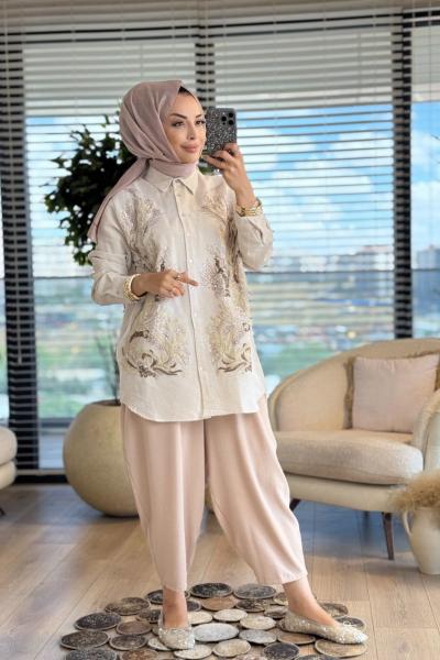 34045 Önü Pullu Kabartma Nakışlı Gömlek Bej