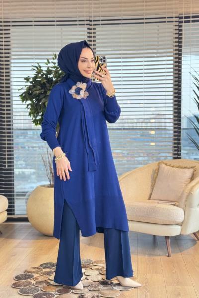 6795 Atkılı Çiçek Broşlu Uzun Triko Tunik Lacivert