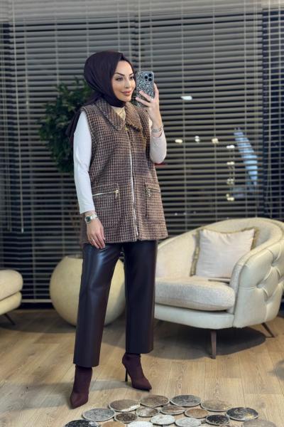 9036 Yaka Detaylı Cebi Fermuarlı  Angora Yelek Kahve